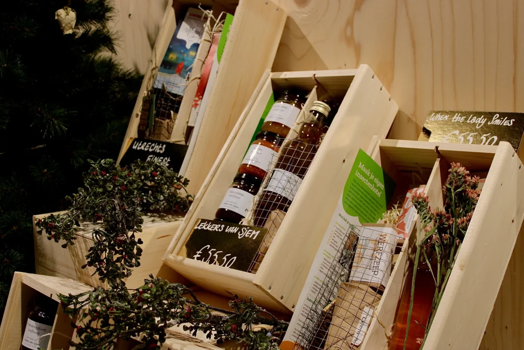 Cadeaupakketten met duurzame en lokale producten in de winkel van Steck in Utrecht Overvecht