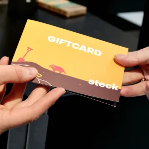 Giftcard van tuincentrum Steck uit Utrecht Overvecht wordt overhandigd aan klant